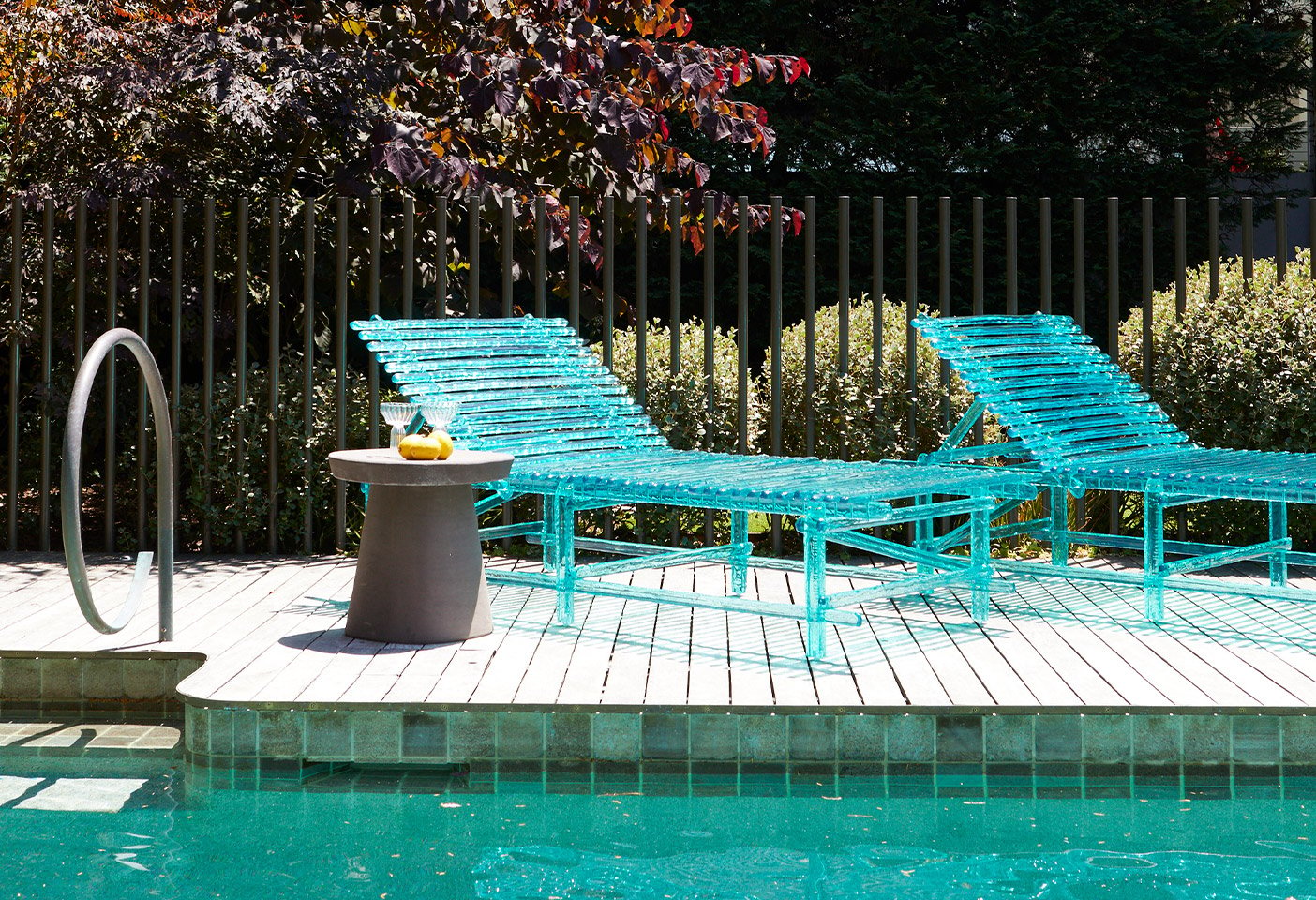 A set of bright, aquamarine Edra A’mare recliners accompanies the pool, bringing Aegean hues to suburban Sydney.