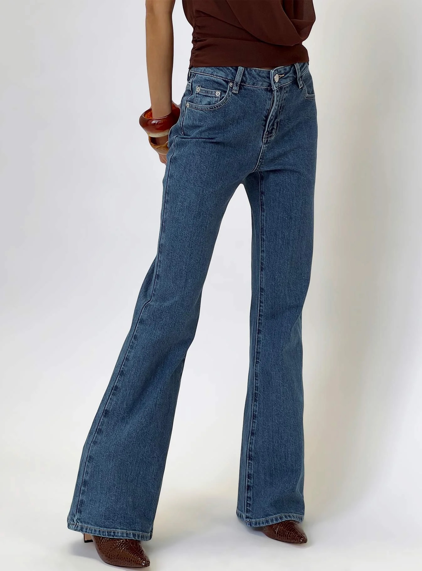 woman wearing princess polly jeans for fall date night