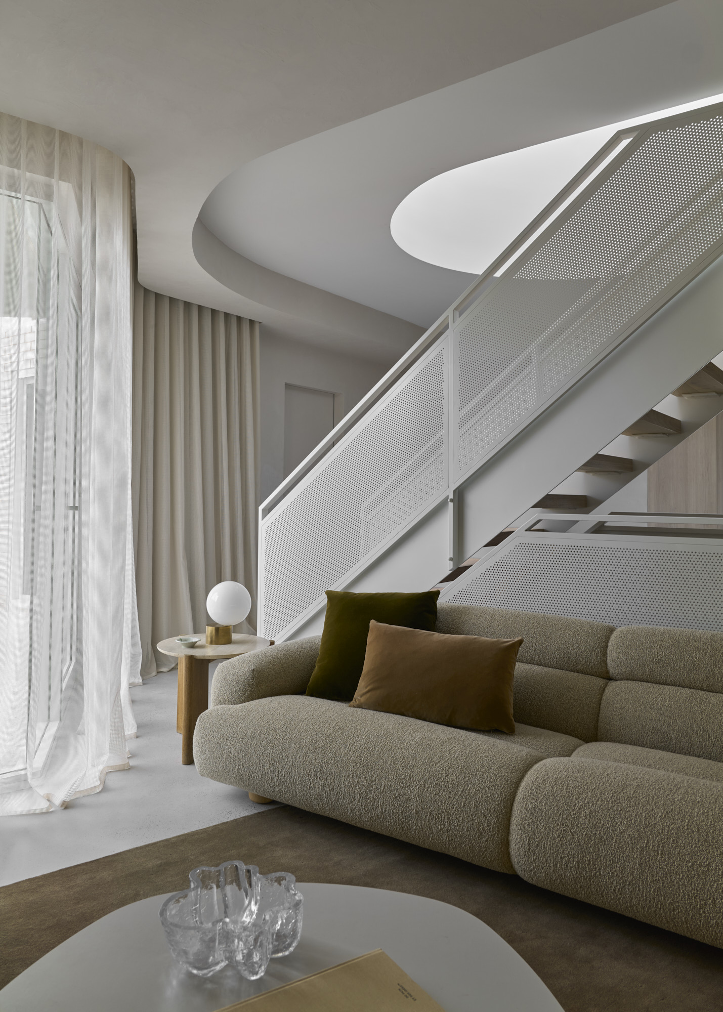 Valley Sofa Luna Pistachio, Otis Side Table Oak Base with Travertine Top