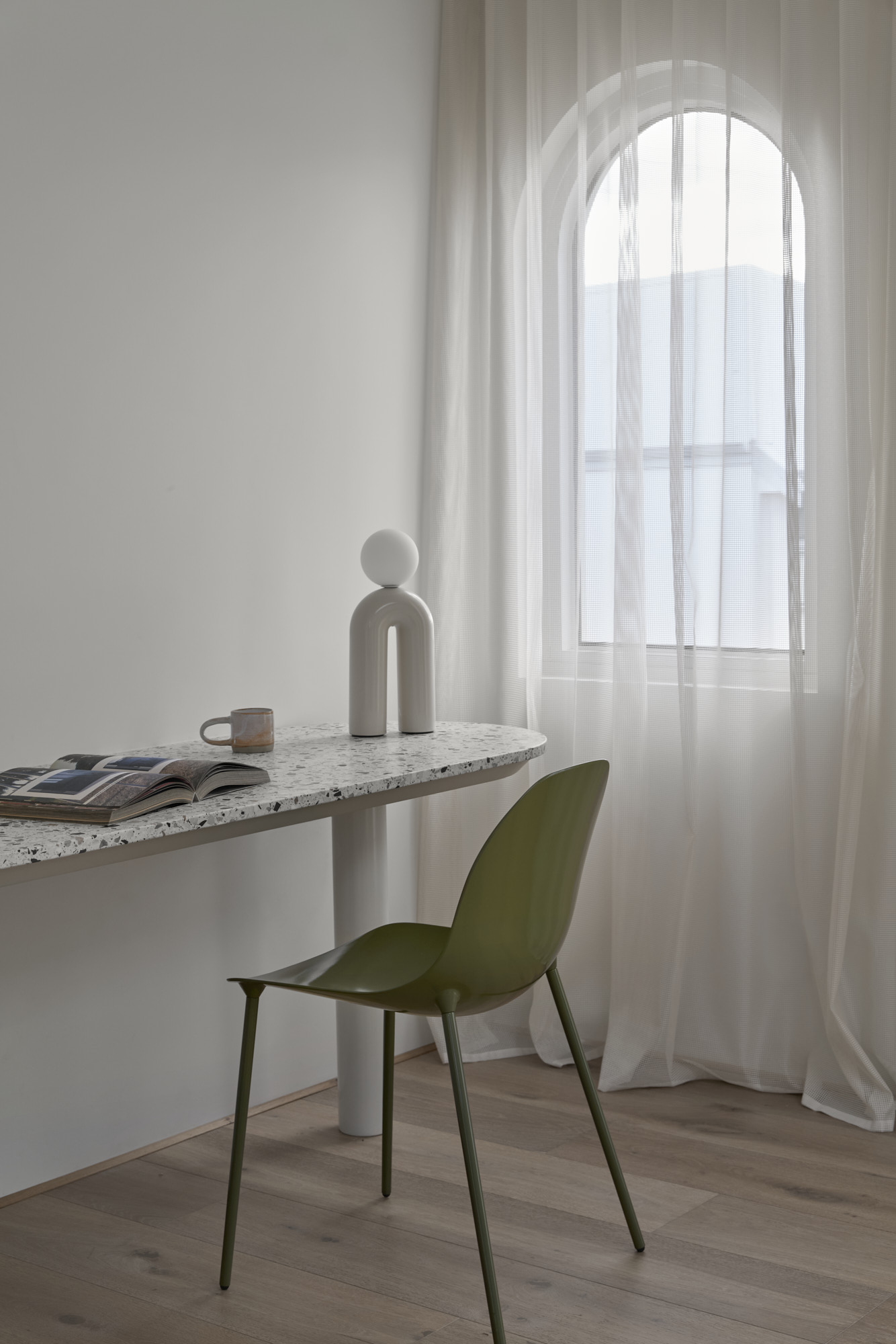 Raf Office Chair Moss, Nelly Table Light Oat