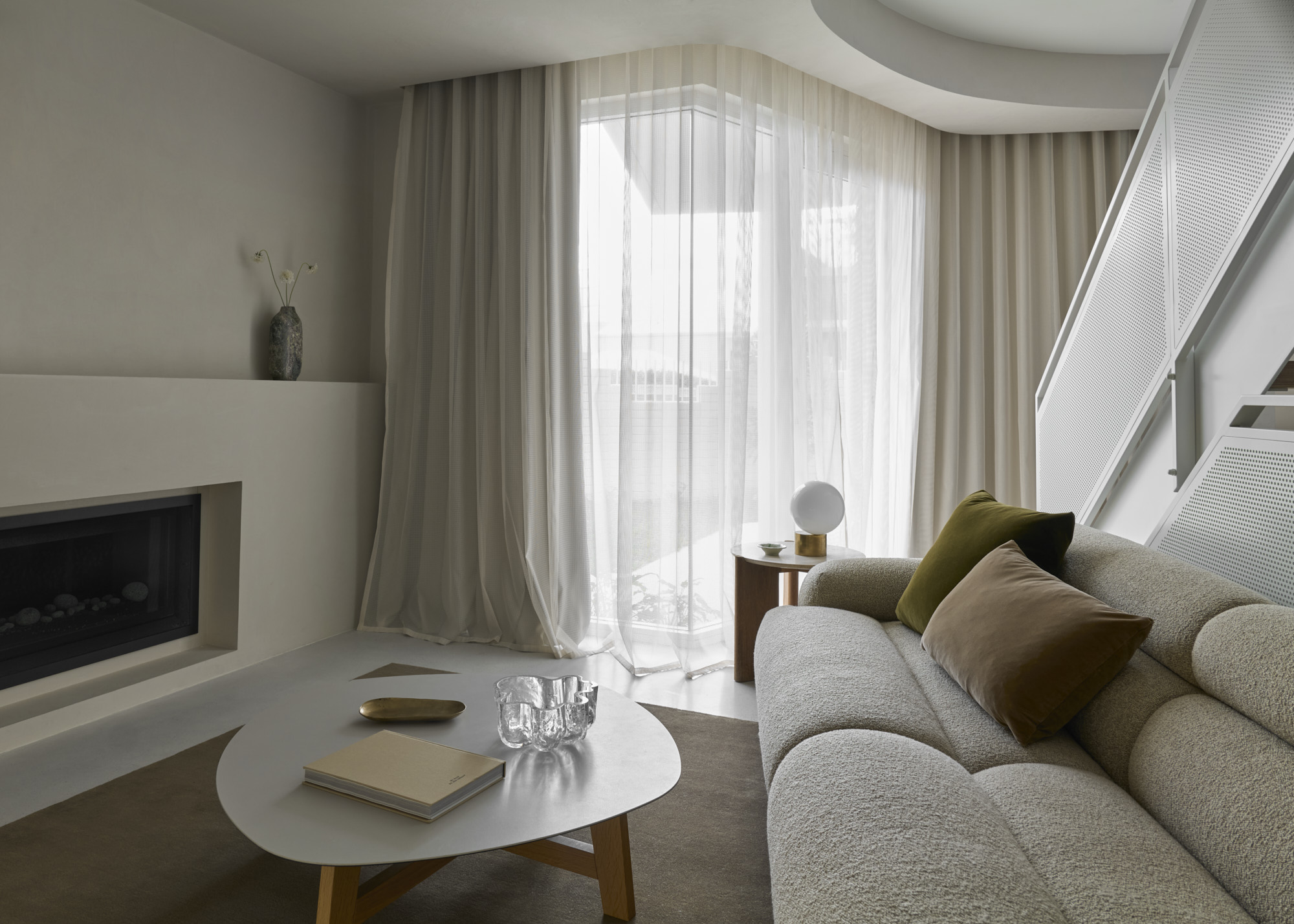 Valley Sofa Luna Pistachio, Otis Side Table Oak Base with Travertine Top