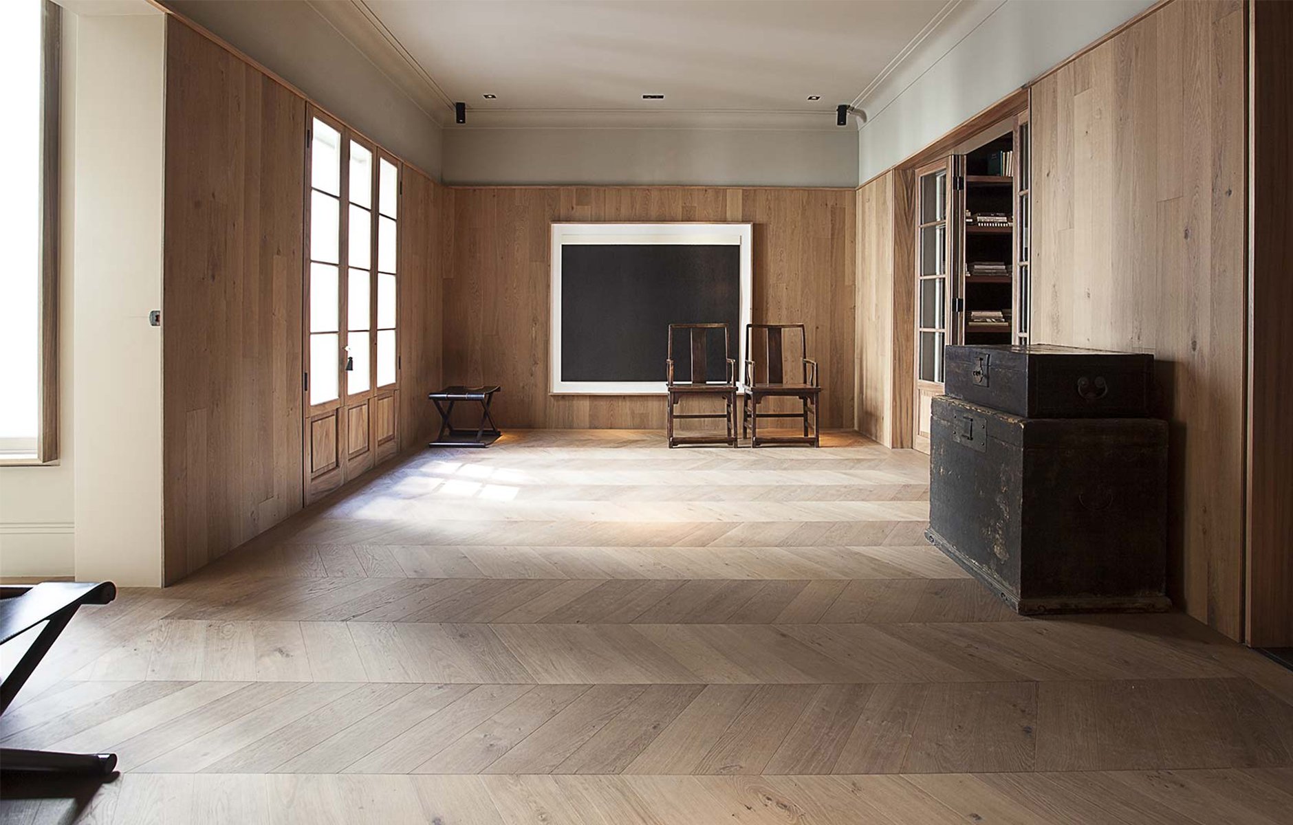Featuring a special version of Heritage Civita with a steamed Oak finish, Rafael Rivera selected a refined Hungarian fishbone pattern on the floor and random straight planks on the walls for his transformaton of an historic home in Mexico City. Photo c/o Listone Giordano.