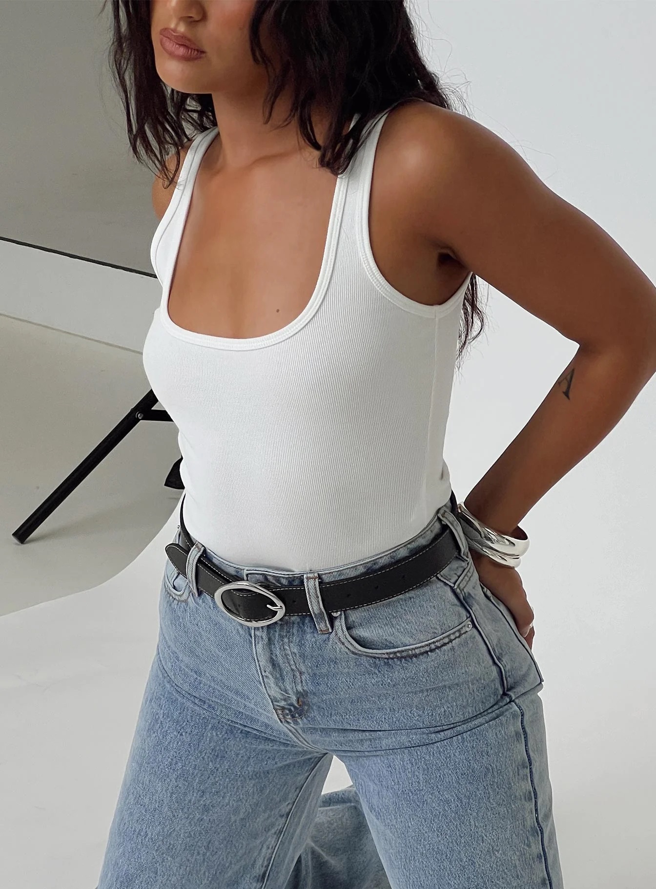 woman wearing princess polly white tank with jeans