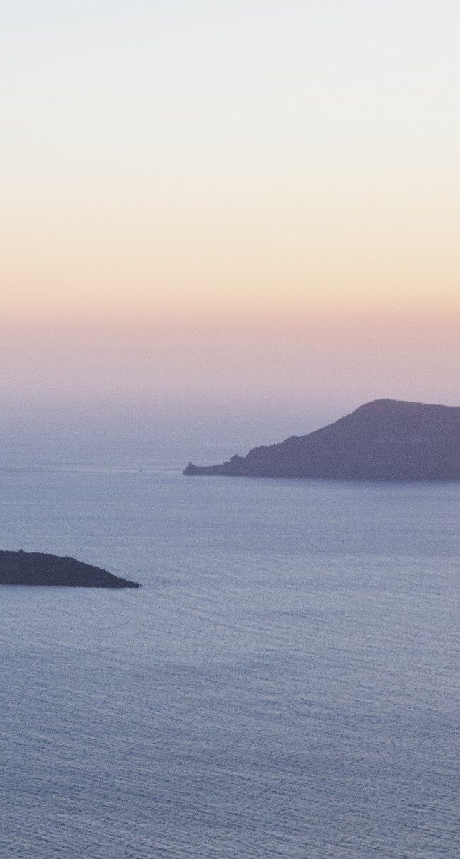 Abendrot des Sonnenuntergangs im Meer Griechenlands. 