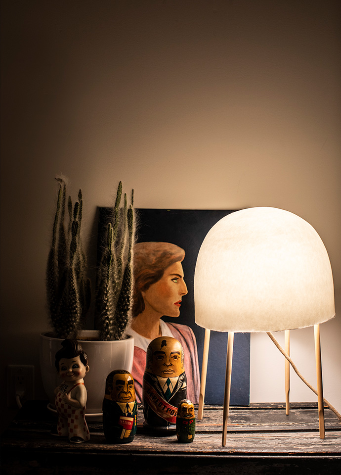 The Kurage table lamp desgined by Nendo for Foscarini and made from Japanese washi paper. Photo c/o Foscarini.