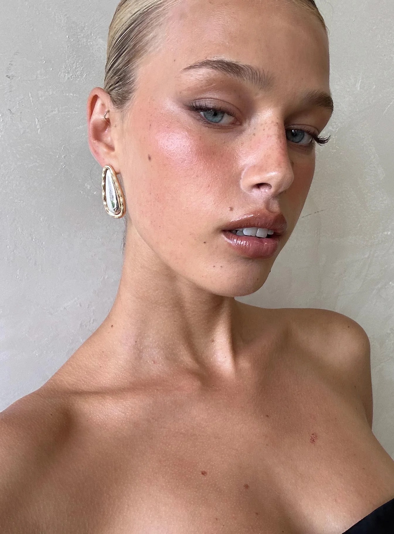 woman wearing princess polly holiday party earrings