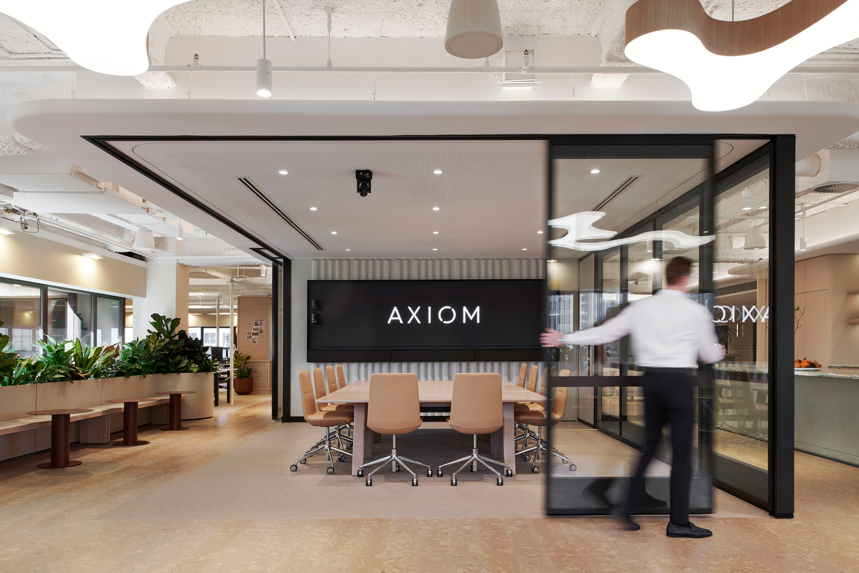 Flo Dining Table Oak Lacquer Ghost, Roy Executive Chair Polished Aluminium Base Greyson Leather Bud Seat