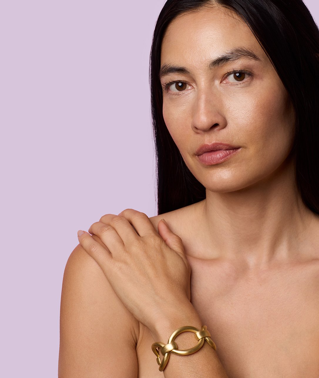 A bold chain bracelet elevates without overthinking.SHOP CHAINS