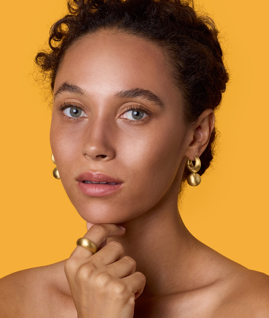 Radiant gold meets refined design in Gold Classic Huggies, catching light and attention with every turn, making a simple hoop into a luxurious essential.SHOP GOLD CLASSIC HUGGIES