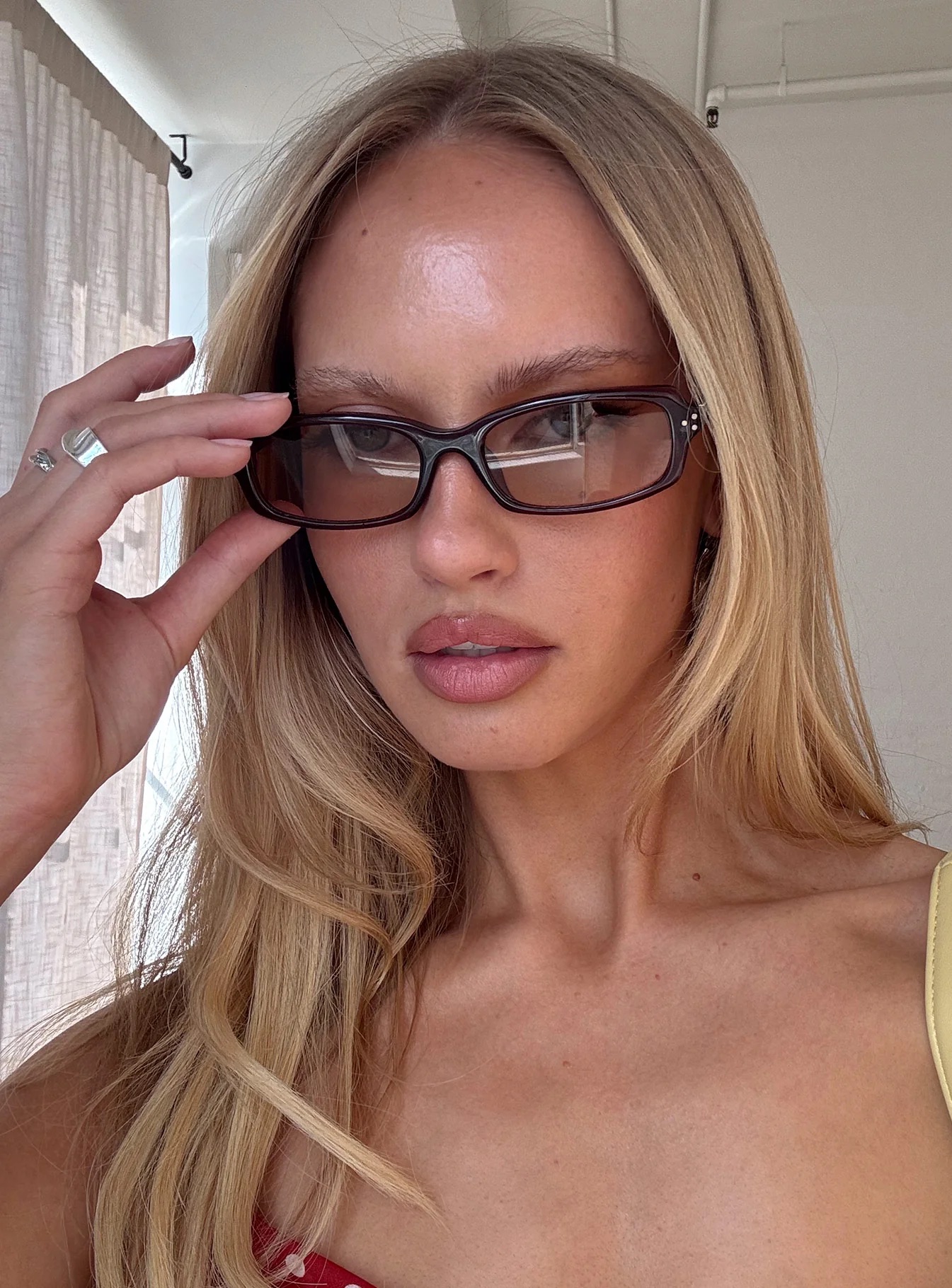 woman wearing princess polly sunglasses to graduation