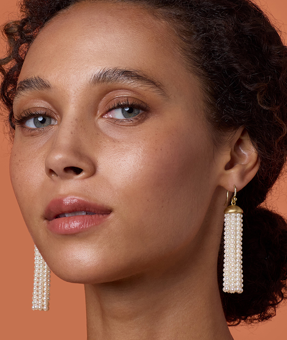A little movement, a little mischief. These pearls know how to party.SHOP TASSEL EARRINGS