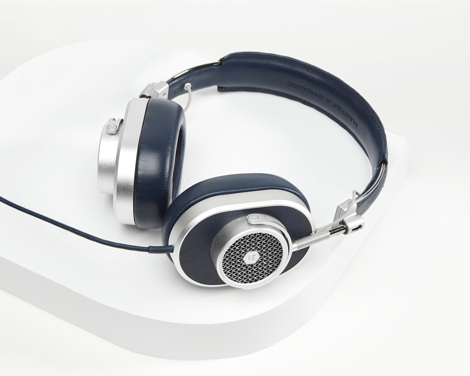 Master & Dynamic for JetBlue MH40 Over-Ear Headphones are exclusively available to experience in JetBlue Mint cabins