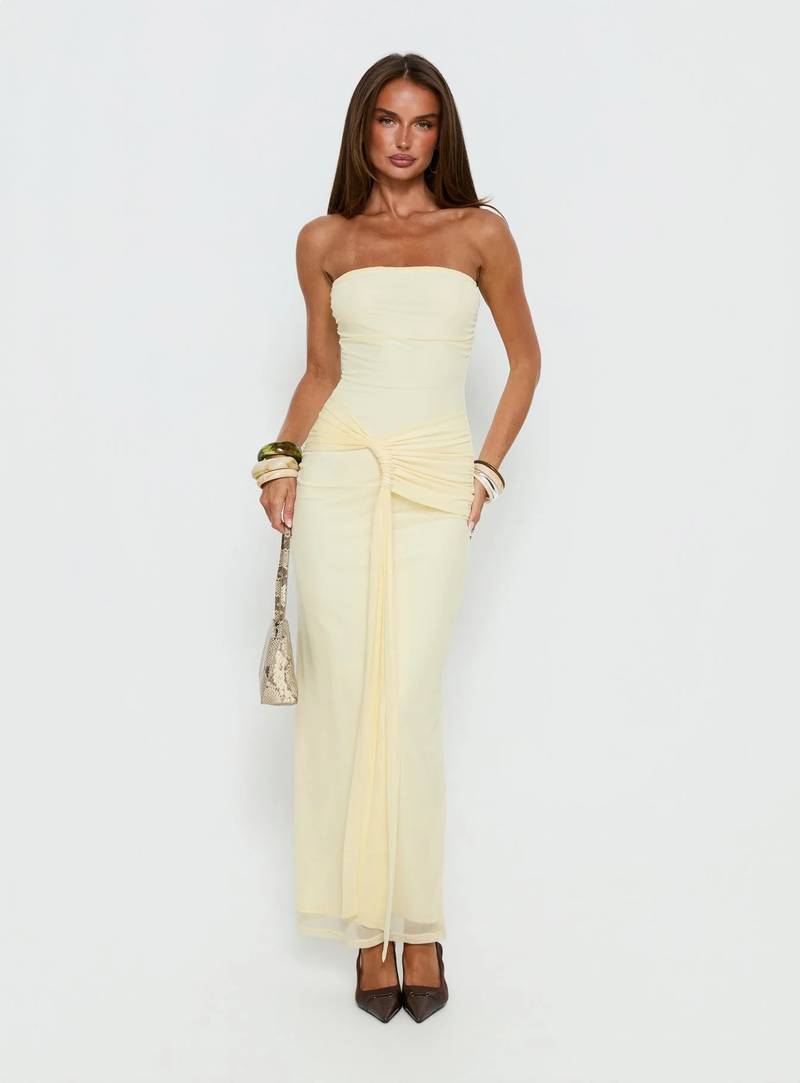 What To Wear To A Graduation Party What To Wear To A Graduation Party