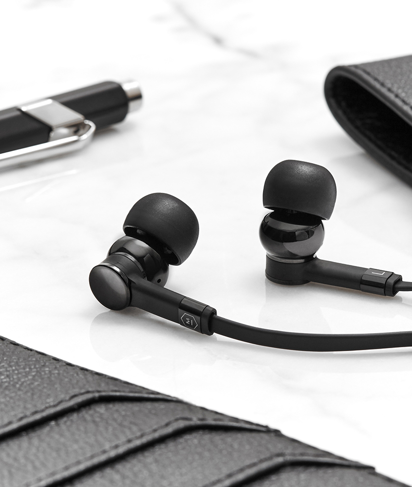 New Brilliant Black Colorway For ME05 Earphones