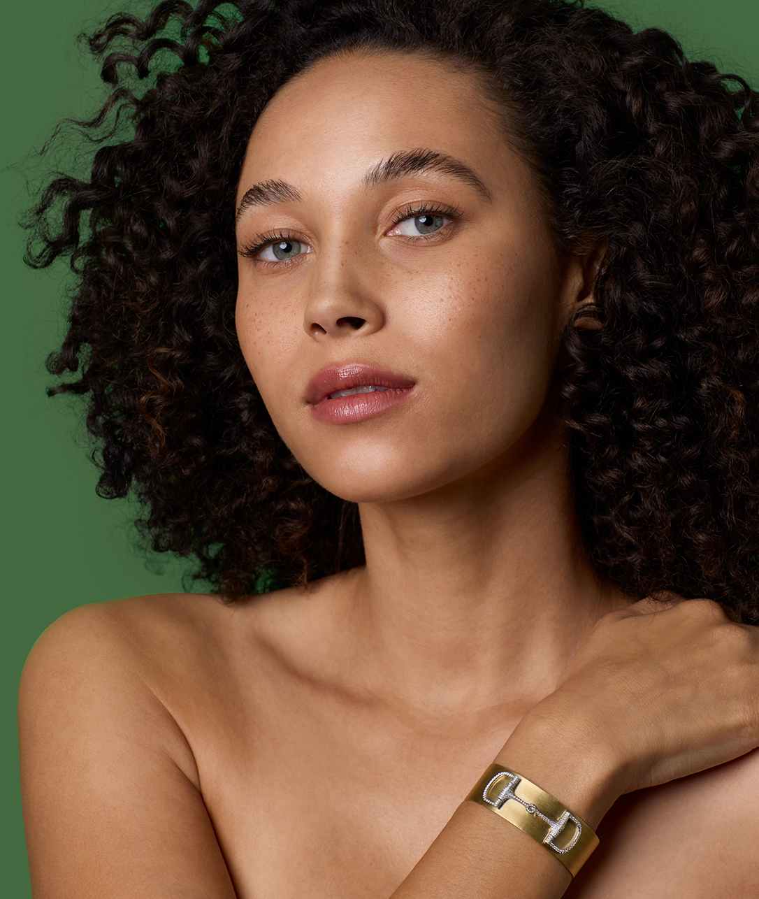 Sculptural enough to stand alone, easy enough to stack, our cuff is the must-have you'll reach for every single day.