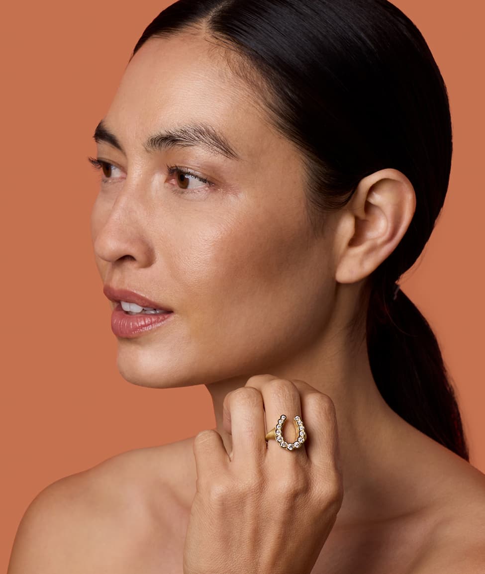 And yes, it's always your lucky day when your diamond-studded horseshoe ring comes with you.