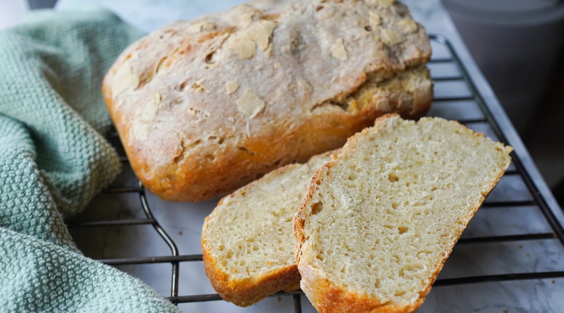 A STEP-BY-STEP GUIDE TO MAKING SOURDOUGH BREAD