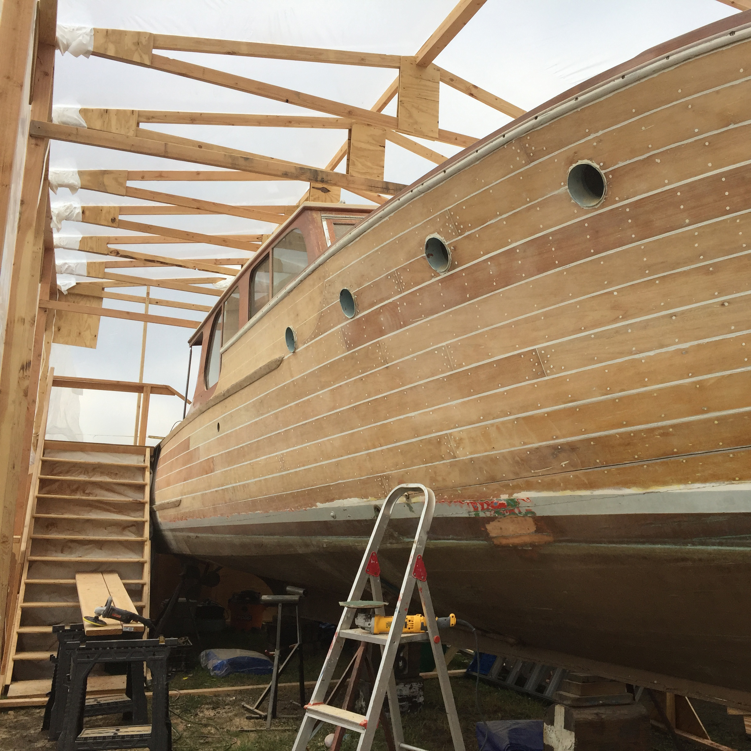 The boat under restoration 