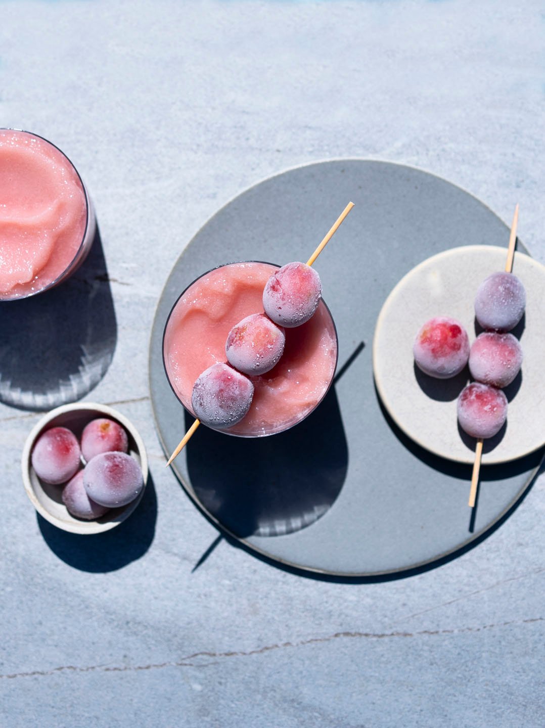 2 glasses of froze mocktail with frozen grapes