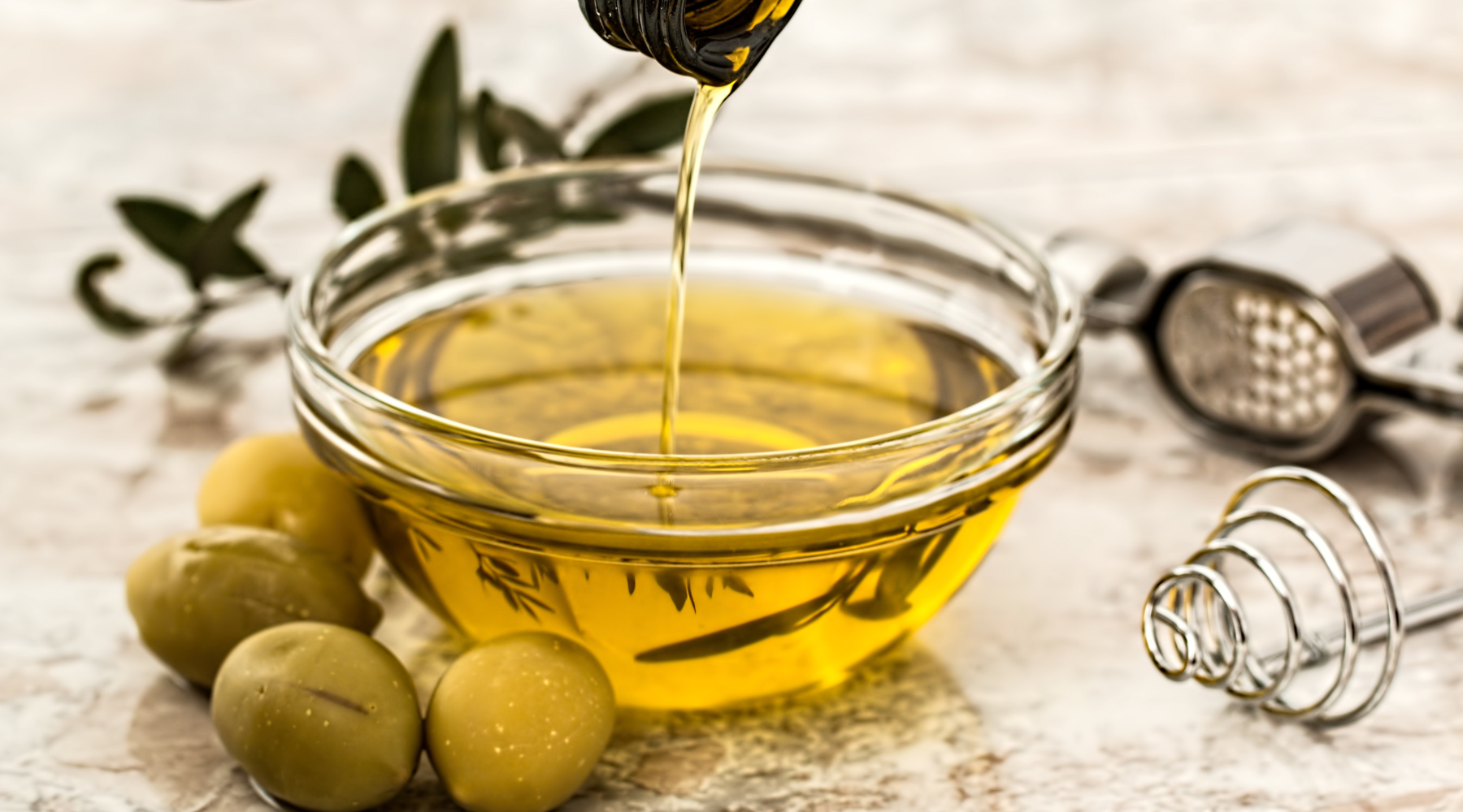 A GUIDE TO CHOOSING THE HEALTHIEST COOKING OILS