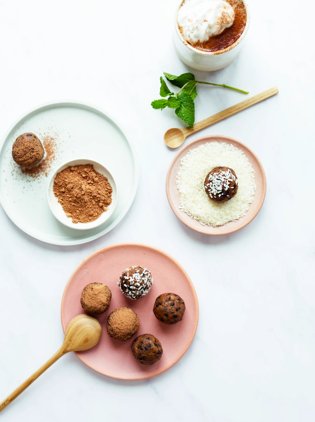 A plate with no bake mint chip bites and a spoon2 glasses of orange jewel juice with ingredients 