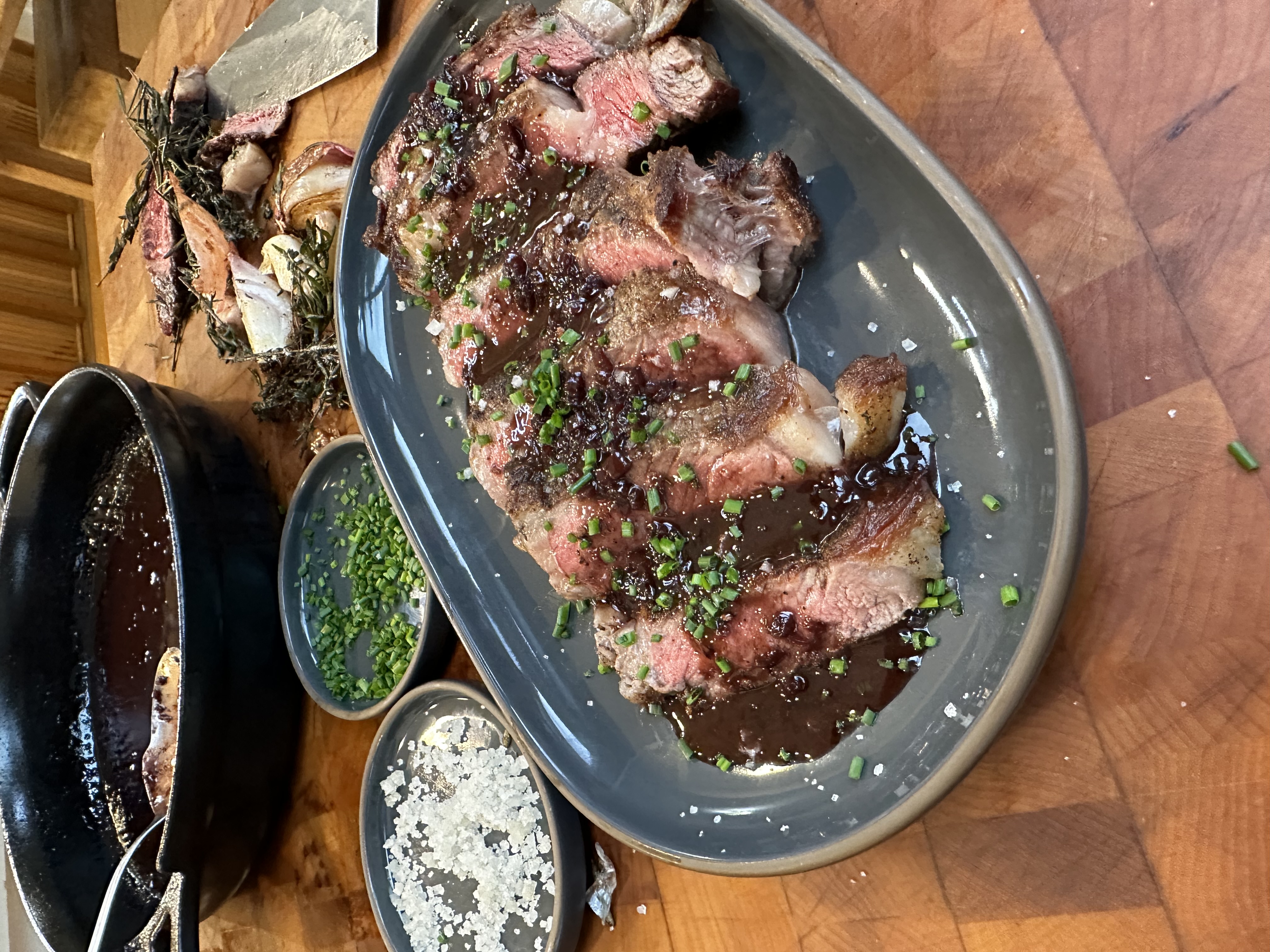 steak in red wine pan save sitting on gather platter