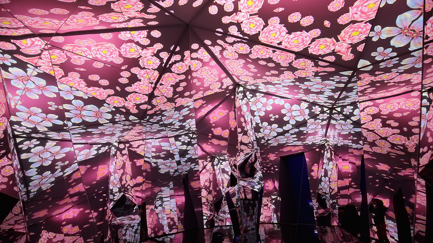 小物 montmartre newyork Nostalgic Emotions New York's Monumental Mood Ring: The Museum of Feelings