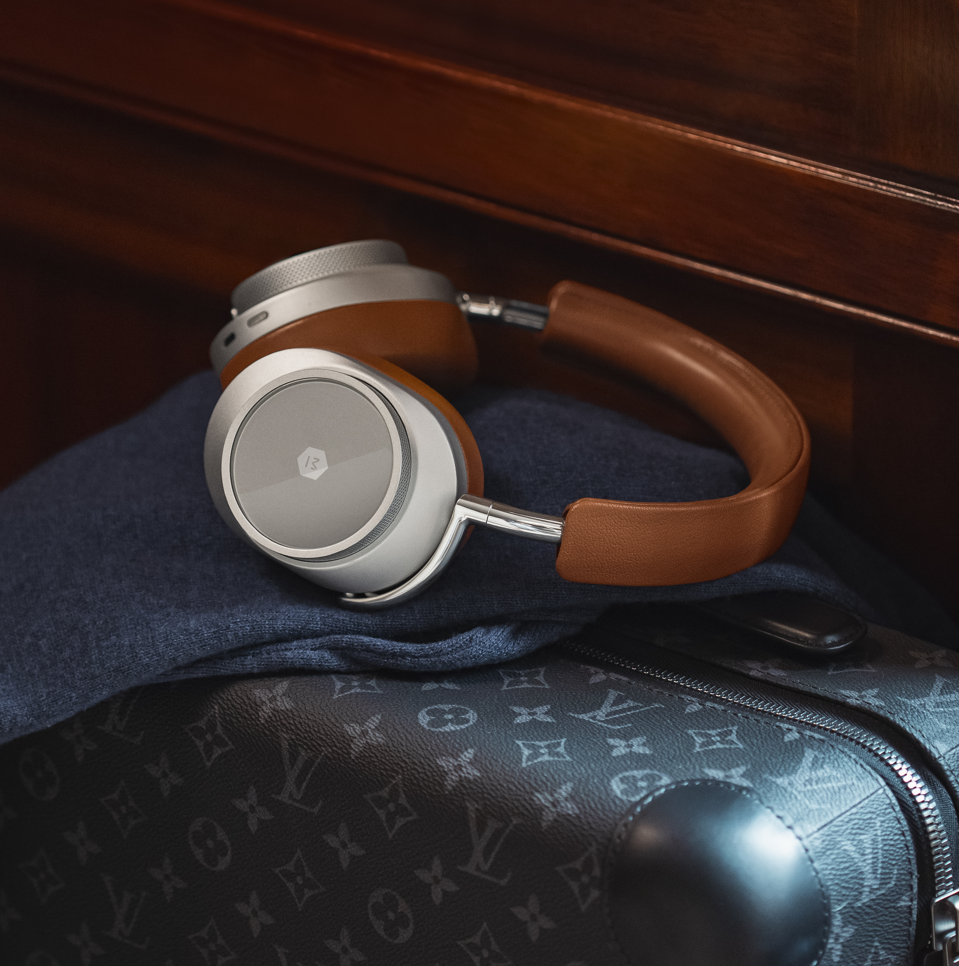 MW75 Wireless Headphones in Silver Metal / Brown Leather 