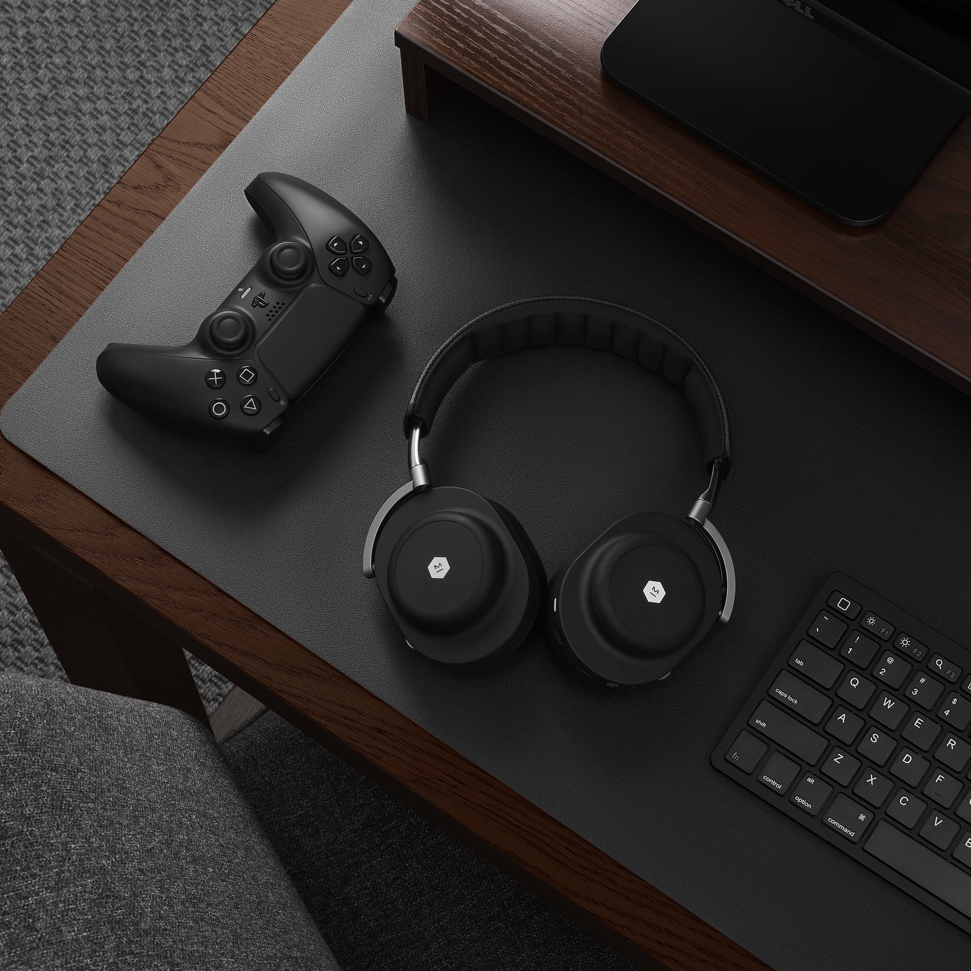 MG20 Wireless Gaming Headphones in Black Onyx.
