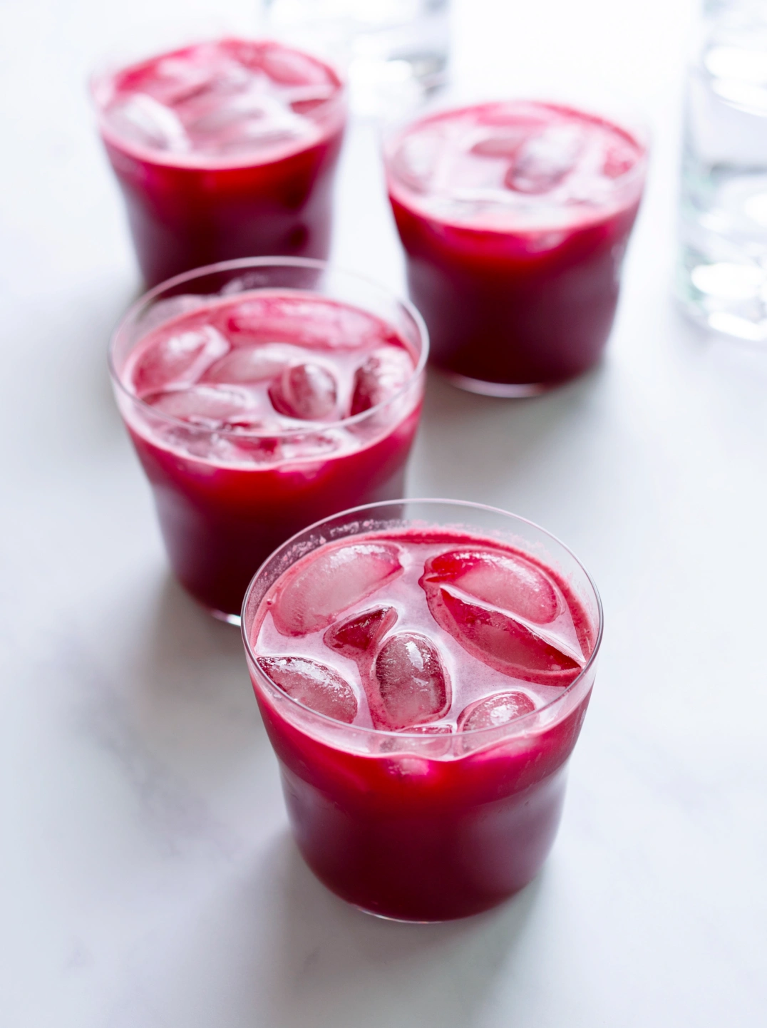 4 glasses of deep red rooted fruit fiber juice with ice