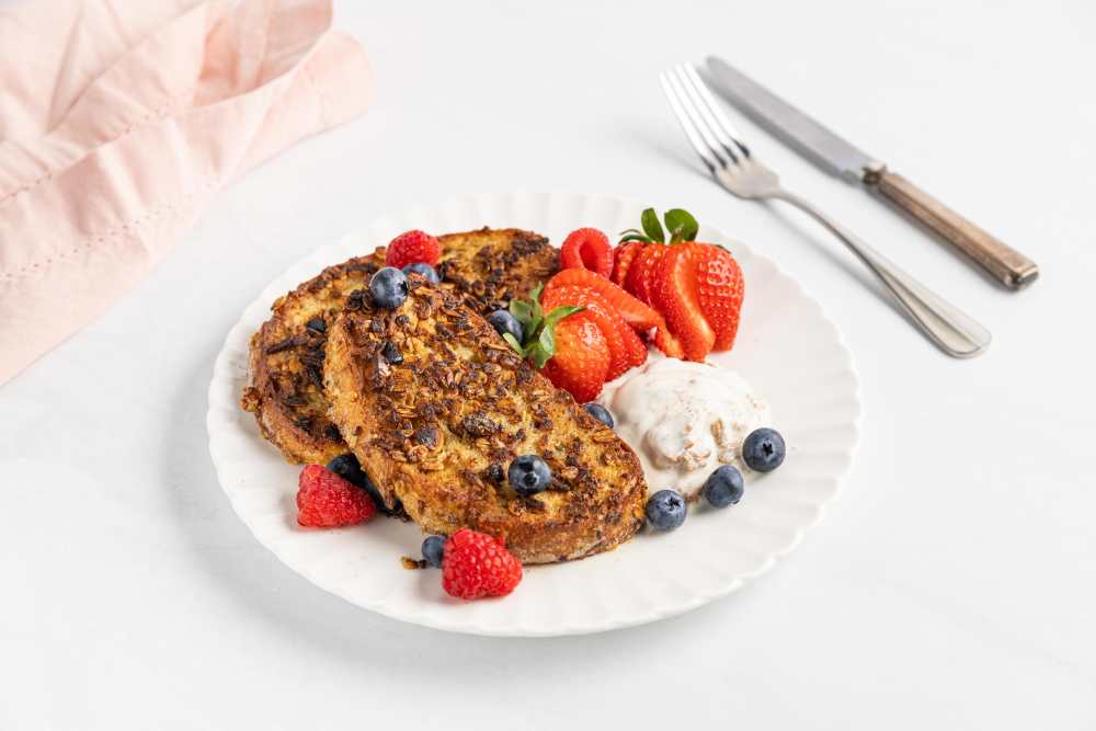 Muesli-Crusted French Toast with Yoghurt