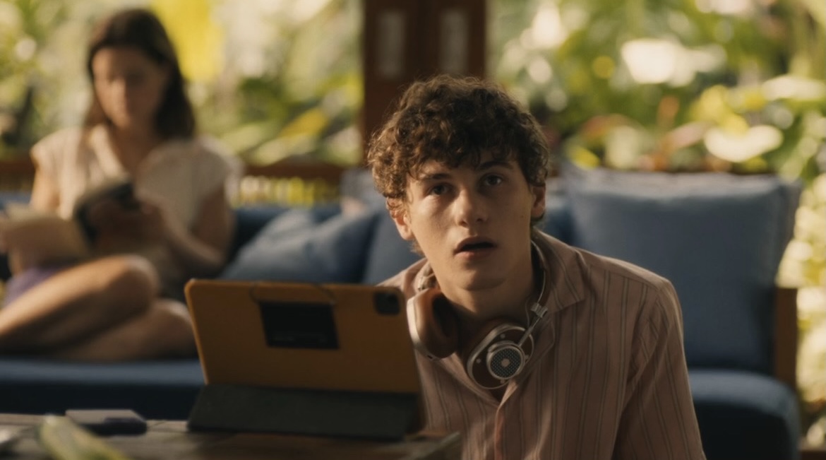 Lochlan Ratliff (portrayed by Sam Nivola) wearing the MH40 Wireless Over-Ear Headphones in Silver Metal + Brown Leather