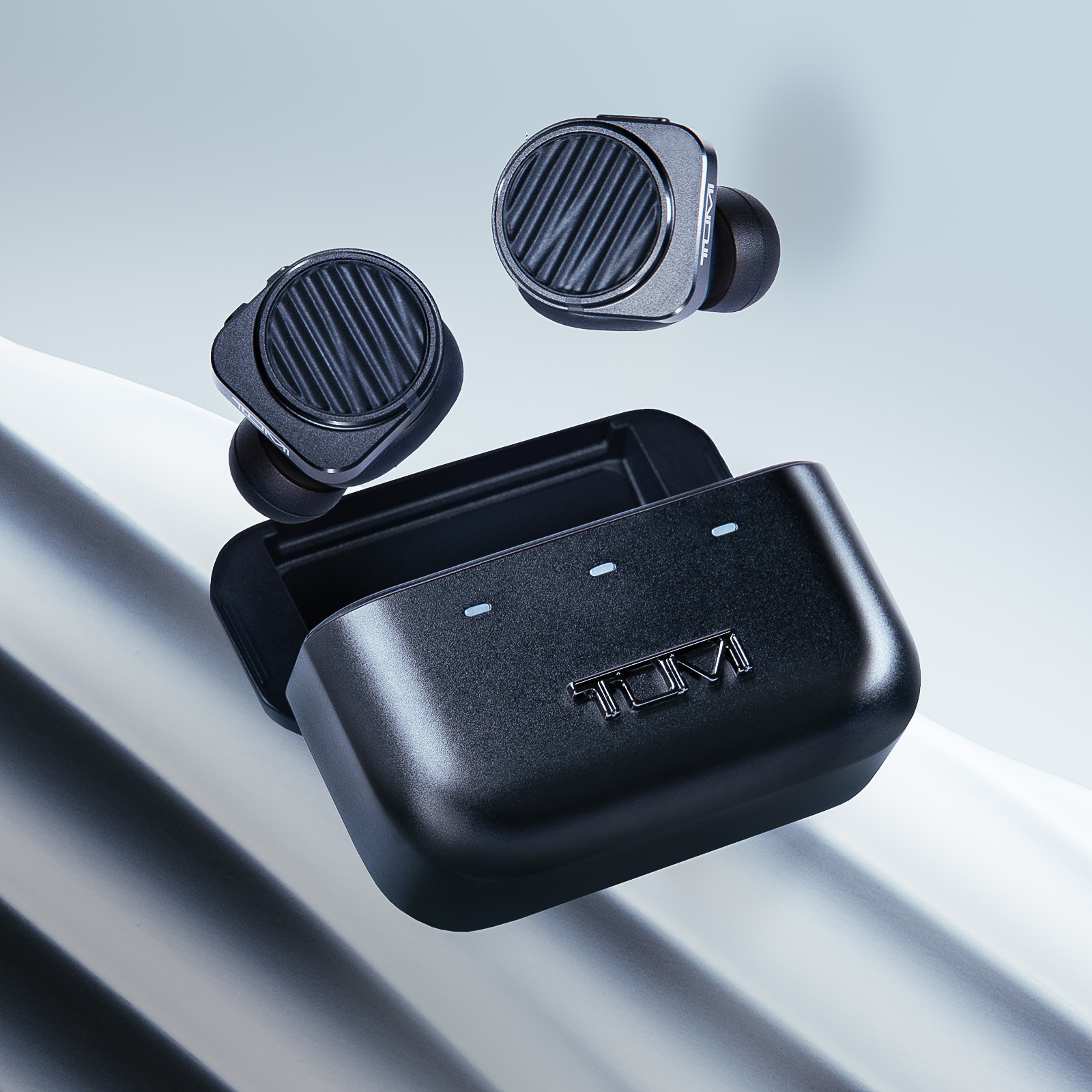 Master & Dynamic and TUMI Unveil MW09 Earphones Inspired by Iconic 19 Degree Design