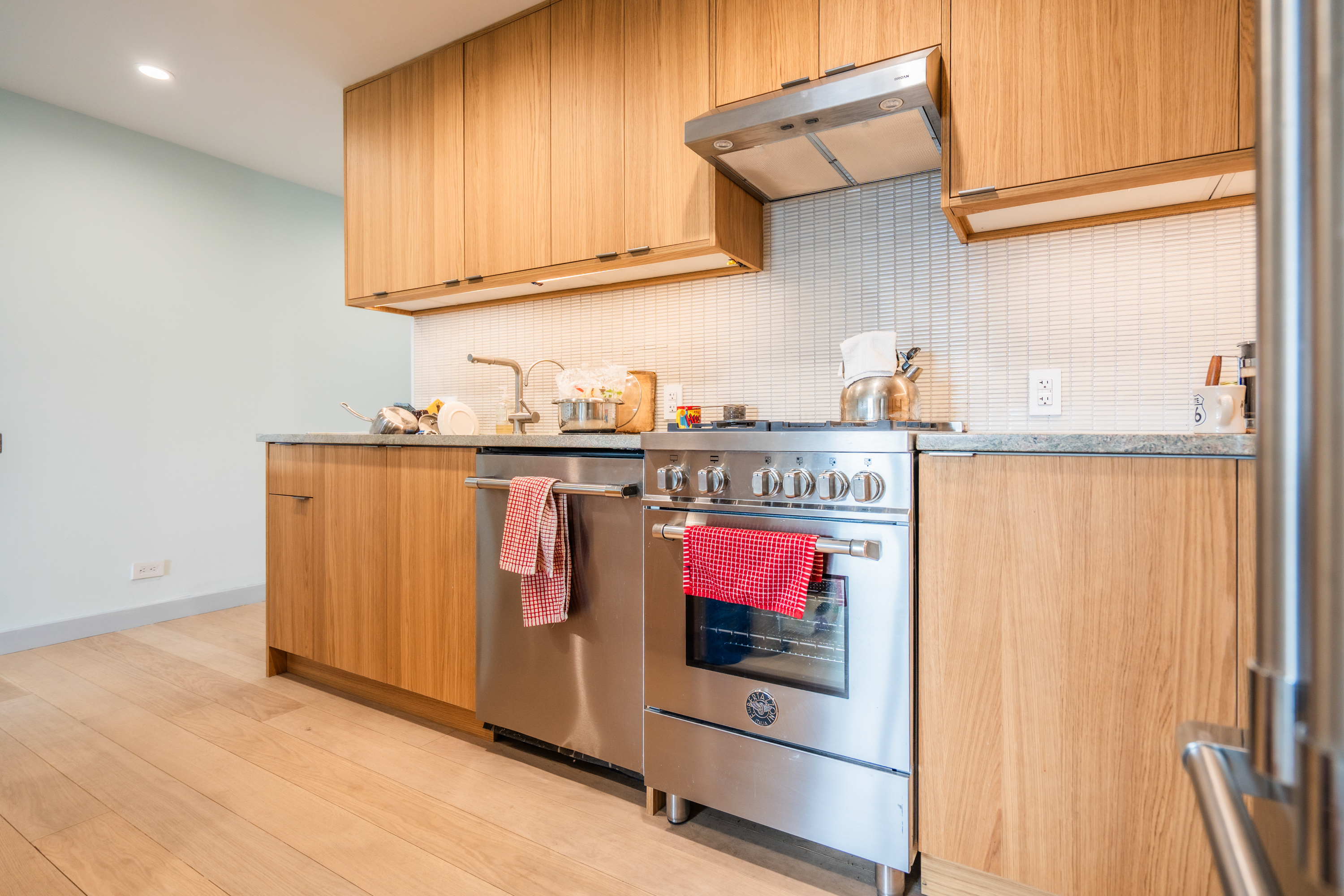 PID Floors hardwood flooring grain and finish detail 210 East Broadway project