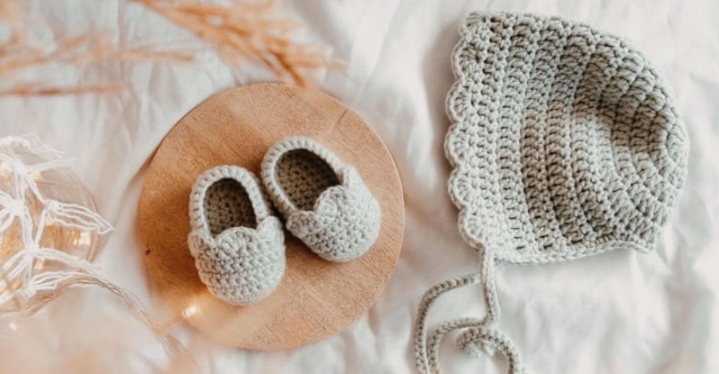 Knitted bonnet and booties