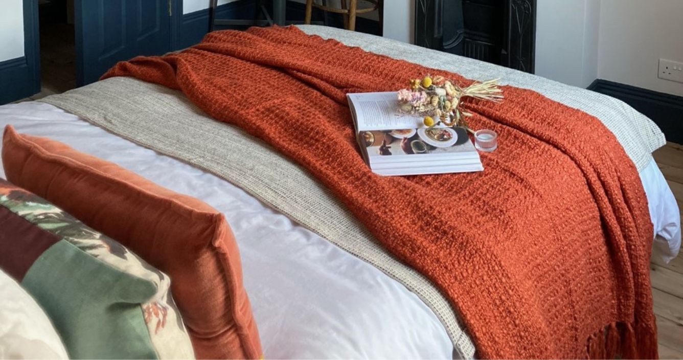 What's the Difference Between Bedspreads, Throws and Blankets? – Furn.com