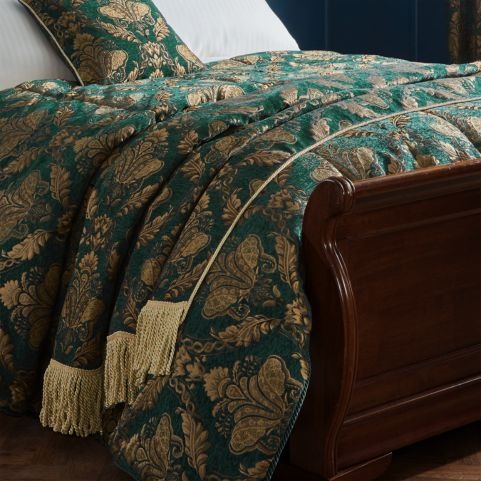 What's the Difference Between Bedspreads, Throws and Blankets? – Furn.com