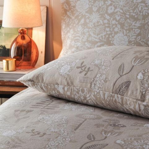 How to Make your Bed Warm & Cosy for Winter Furn.com How to Make your Bed Warm & Cosy for Winter Furn.com