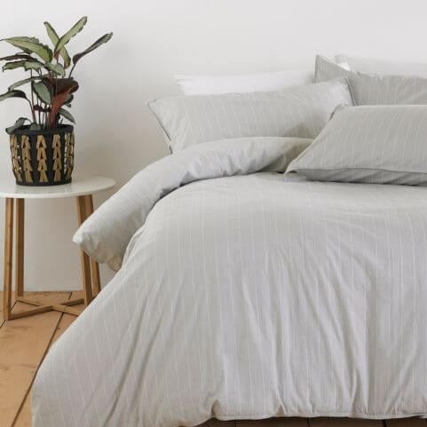 How to Make your Bed Warm & Cosy for Winter Furn.com How to Make your Bed Warm & Cosy for Winter Furn.com
