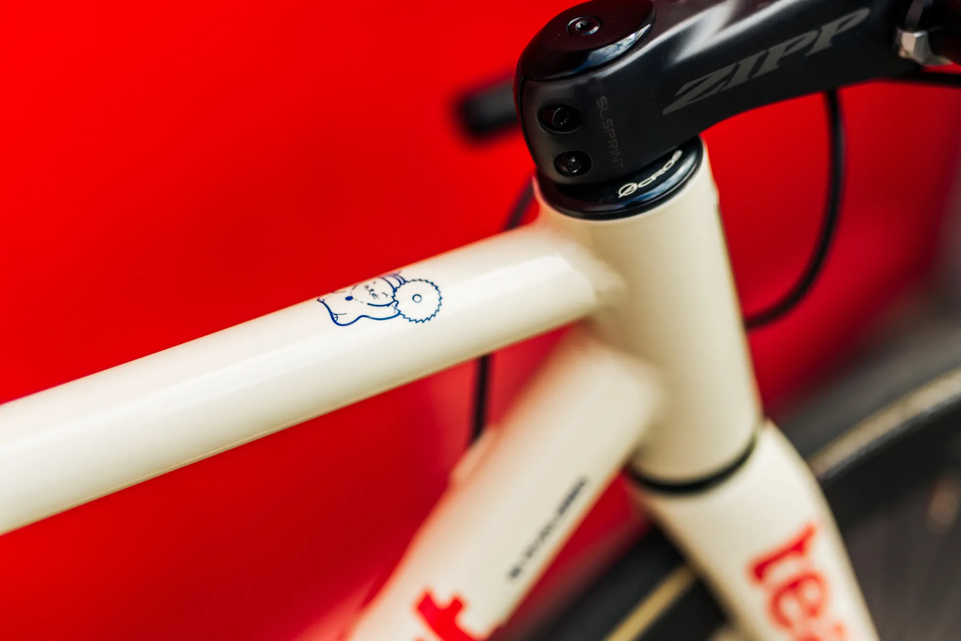 Lucky Cat on Kreissäge RS Alu Road Bike