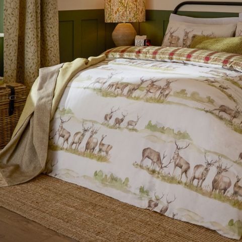 A autumn print bedding featuring watercolour painted animal motifs