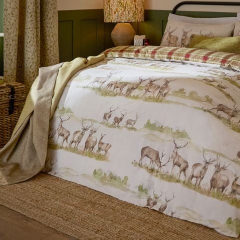 A autumn print bedding featuring watercolour painted animal motifs