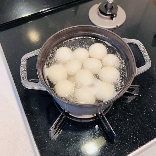 cooked dango floating to the surface