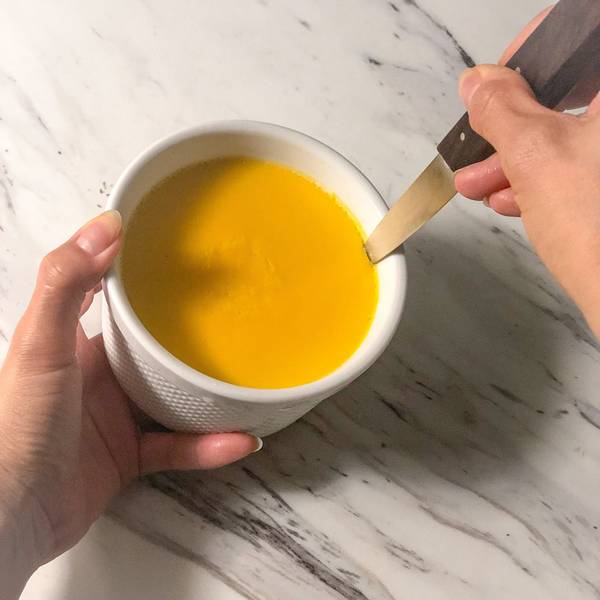 Using a knife to loosen the pumpkin pudding