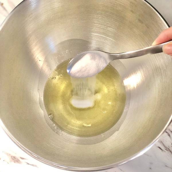 Adding white sugar to the egg whites