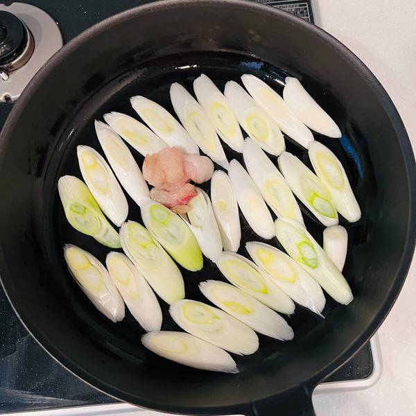 cooking the leeks and beef tallow together