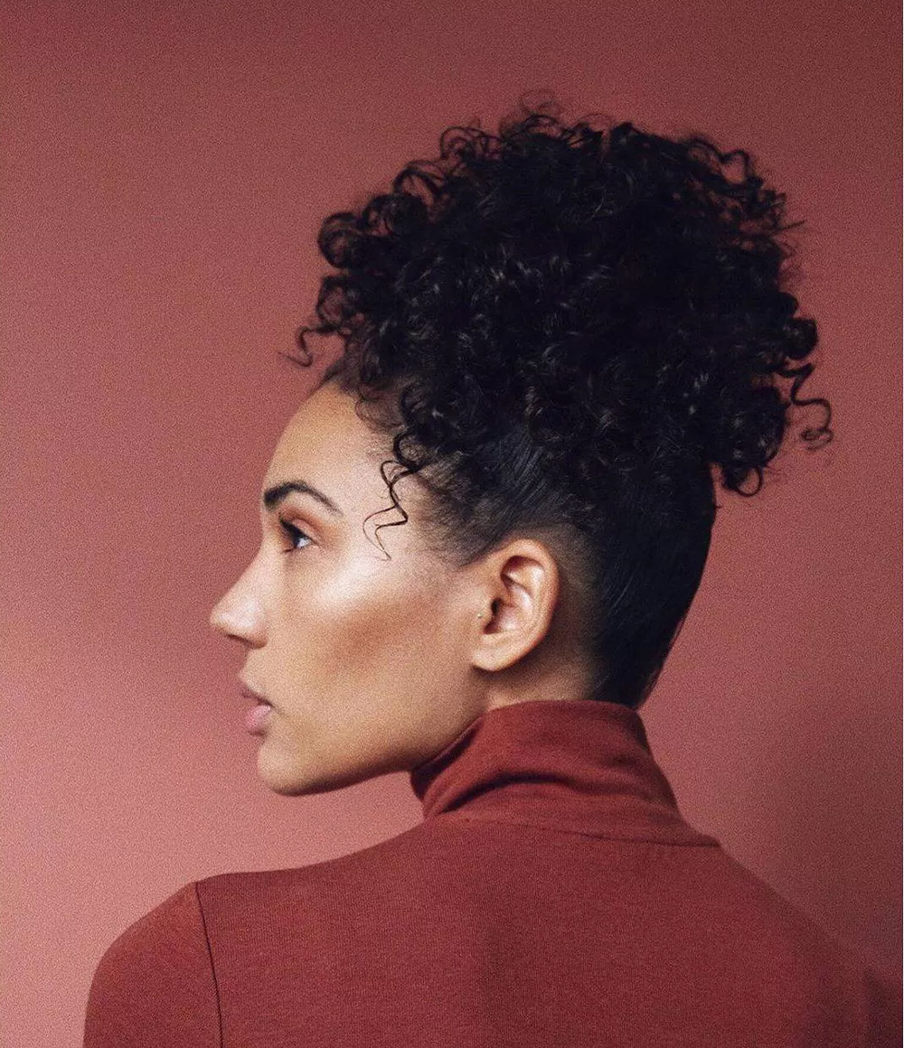 Kristin Ess Hair Curl Defining Jelly Lifestyle Image with Curly Hair