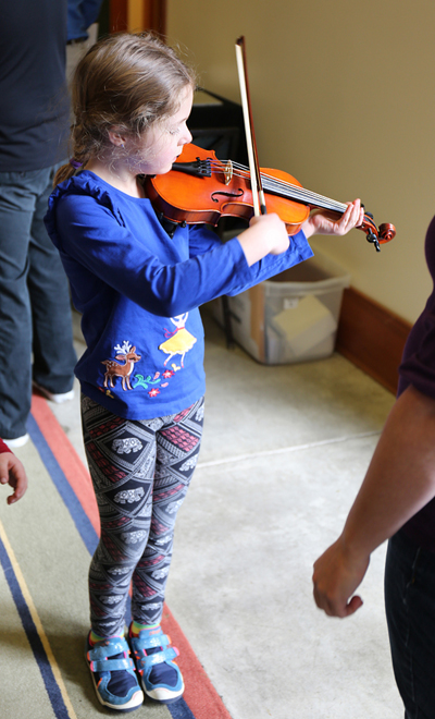 CLEARANCE Bunnel Pupil Student Violin Outfit in action