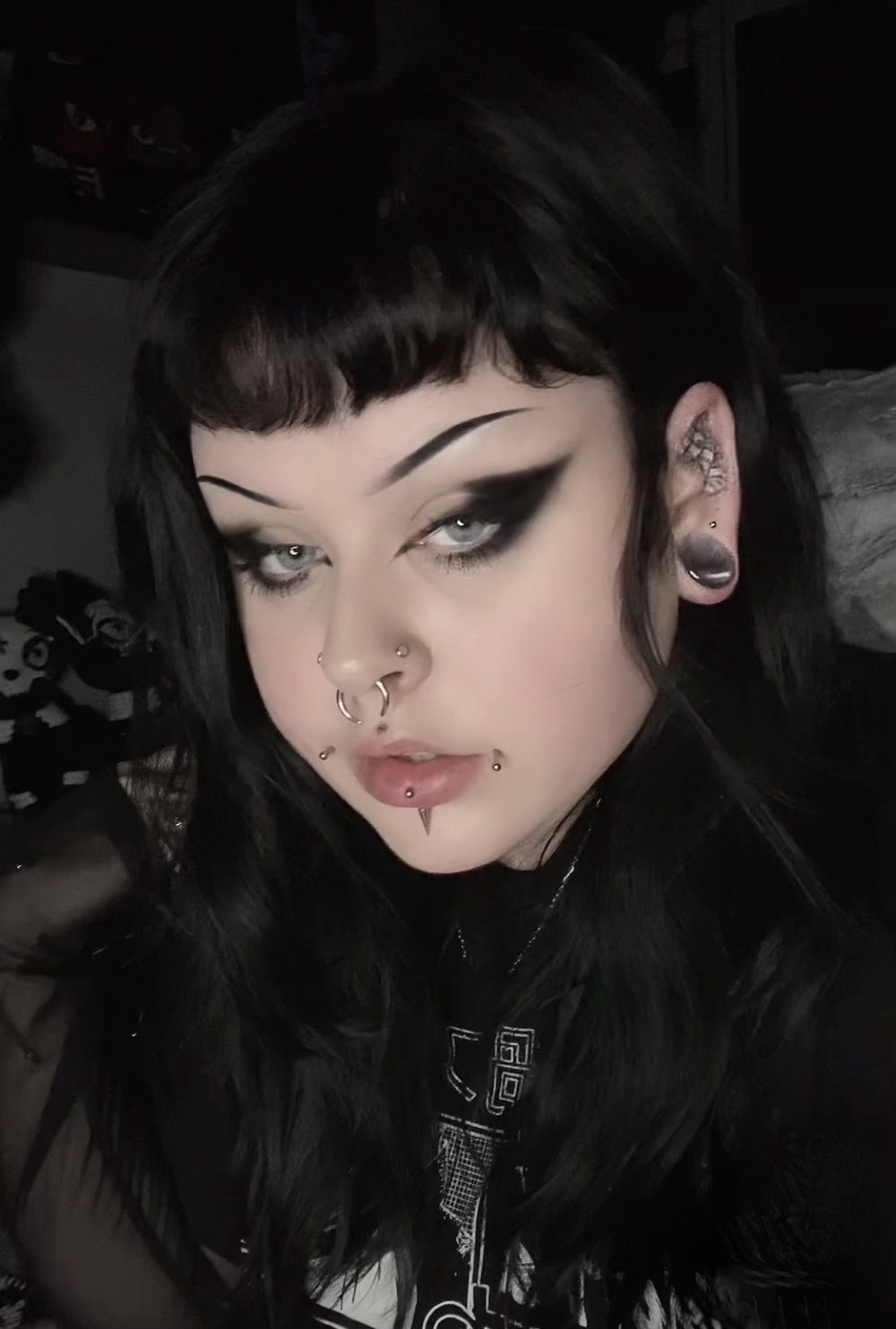 Female wearing emo  Grey Cats Eye Glass Plug / Gauge