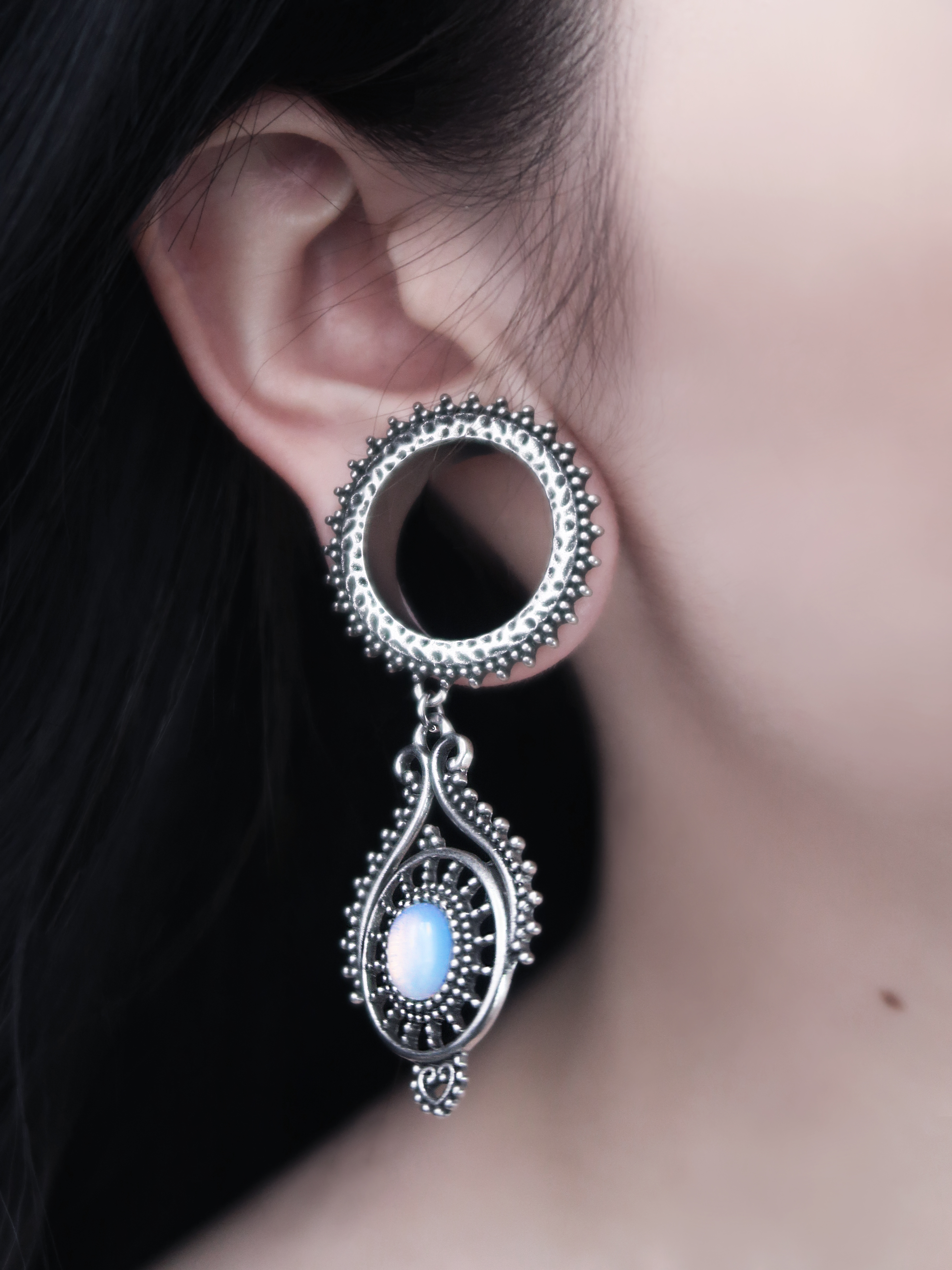  Verzierter Opal- und Silver Dangle Plug / Tunnel / gauge
